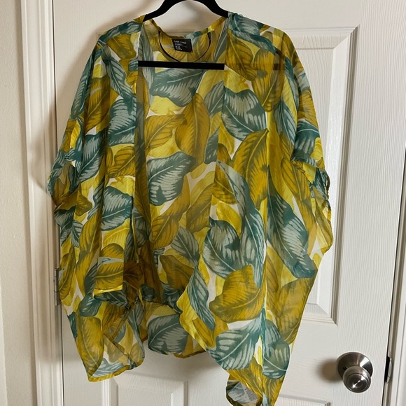 Free Press Woman’s Yellow and Green Leaf Print Kimono - Picture 2 of 13